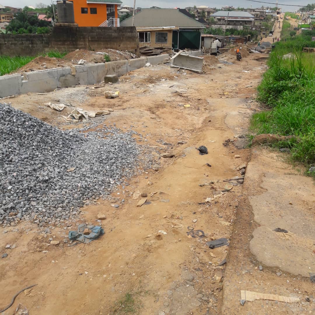 Our team tracked the construction of Apata-Bembo Road Ido LGA Oyo State. 

This road is among the 236 ongoing projects in Oyo State. 

During our visit, the team confirmed work ONGOING. 

#GetInvolved 

<a href="/seyimakinde/"></a>