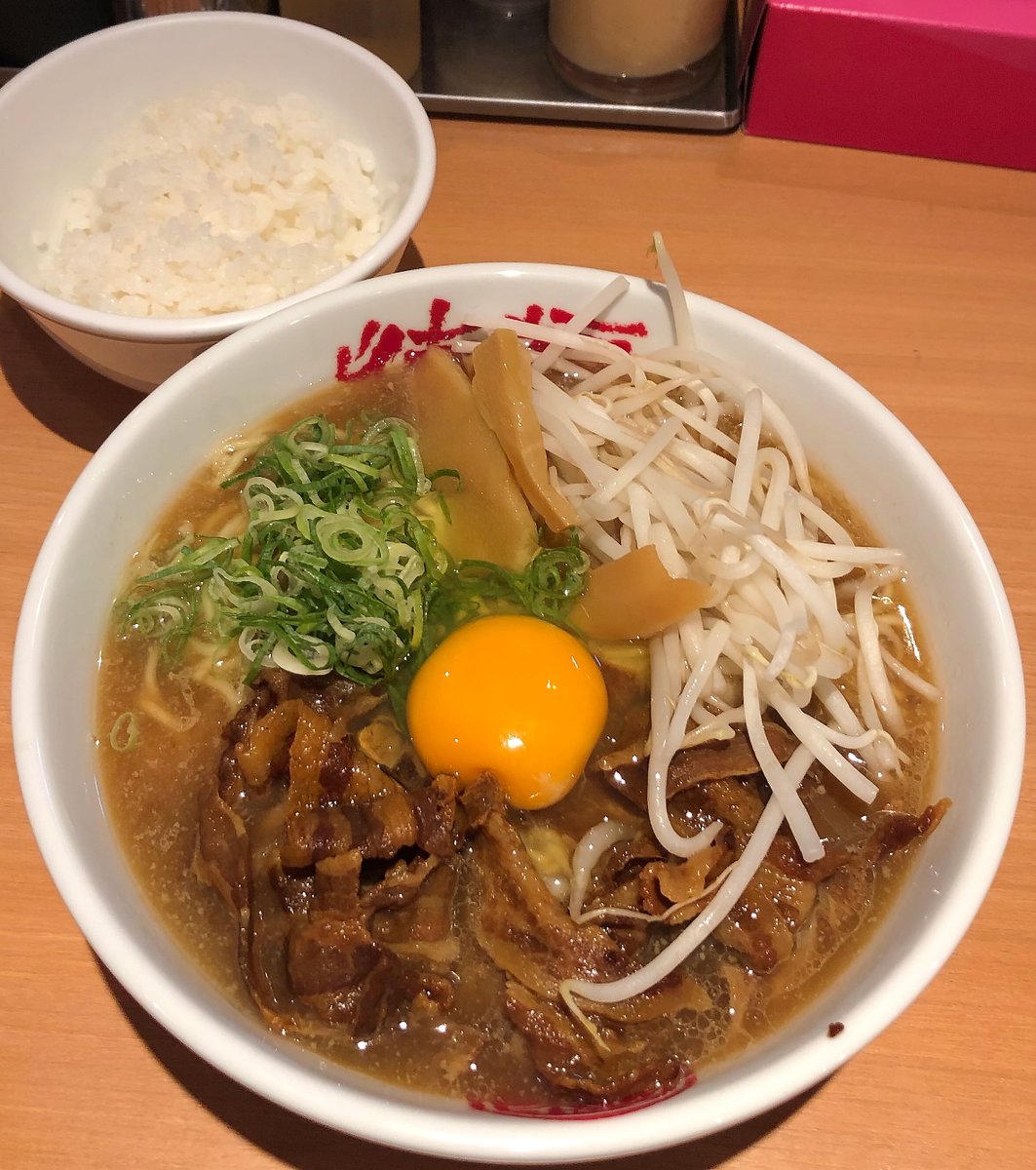 神奈川のラーメン食べ歩き日記 Sur Twitter 川崎 モアーズ7階にある福徳で肉そば 940円の大盛と半ライス 110円 無料の生玉子を頂きました 徳島ラーメンを美味しく食べる方法 生卵を入れる ニンニクを入れる コショウを入れる ご飯と食べる を実践しました クセ