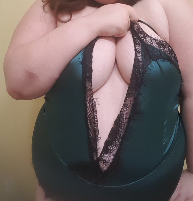 Love how green looks on me  @friskvip https://t.co/WLyfbNJIGj<a class="tags" href="/tag/friskvip">@friskvip</a>