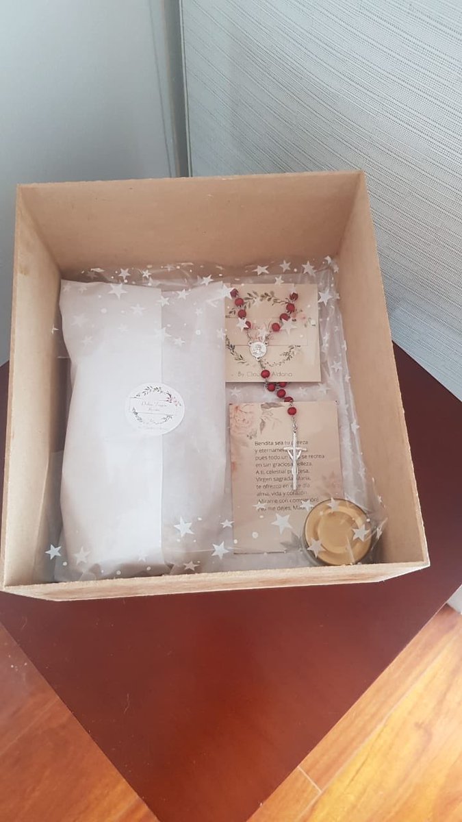 nanismf's tweet photo. Amigos tuiteros, mi mami empezo este emprendimiento decorando virgenes. Animense y pidanle un regalo a sus abuelitas 🥰 Hace envios a toda Colombia. https://t.co/mk99xowOHs