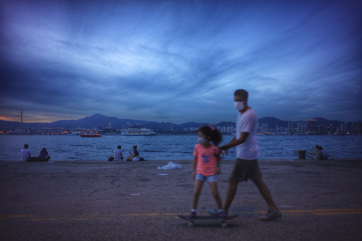ThePointTaken's tweet photo. #VisualHK: #HongKong residents wearing facemasks enjoy sunset by the sea at Western District Public Cargo Working Area, also known as the Instagram Pier, on July 20, 2020. (Edmond Tang / China Daily) https://t.co/ixMw8EWY2y