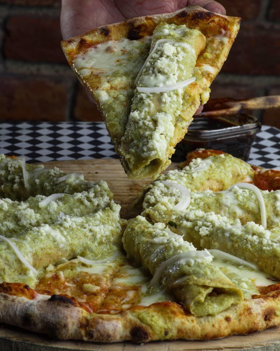 VALBqro's tweet photo. Si... somos los creadores de la picsa de enchiladas 🍕🖤🤩🤤 Estamos en Querétaro bandita, cáiganle. Estamos en Mariano Arista 40 Col. San Javier #EstásEnCasa #VALB #VeteAlaBurgerQro https://t.co/gaYs3slJO7