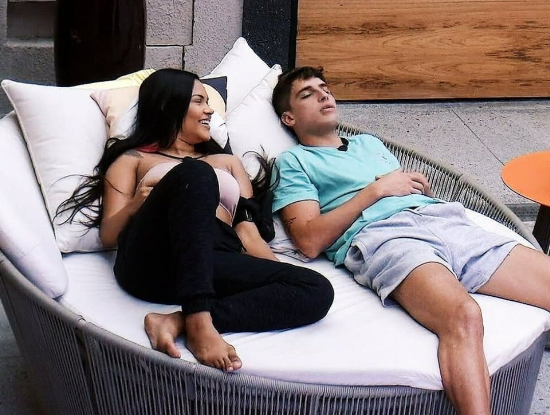 Wands_Ferreira's tweet photo. Os únicos "Do BBB Para Vida" que merecem ser relembrado são esses aqui, o resto que lute pra ter a mesma sintonia, companheirismo, lealdade que essas amizades aqui tem aqui fora, sem falar que tem os fandons mais poderosos da internet!! #Flarianca #Flayor
DO BBB PARA VIDA https://t.co/DyEJLA1pZG