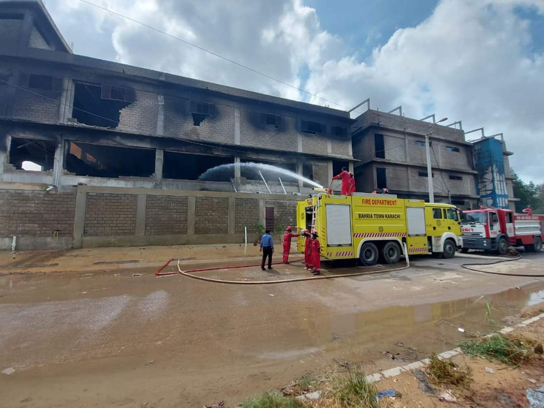 BahriaTownOffic's tweet photo. Bahria Town Karachi Fire-Fighting Team untiringly fought to extinguish fire at Landi Industrial Zone Karachi. By Allah’s Grace in few hours the fire was under control in all 3 factories.
#FireFightingTeam #BahriaTown #Karachi #BahriaTownKarachi https://t.co/1Gou9OEEd7