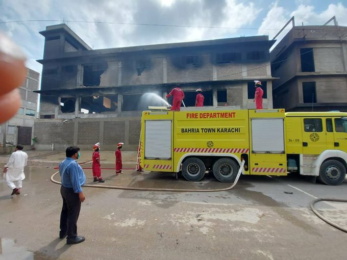 sbmpk's tweet photo. BahriaTownOffic : Bahria Town Karachi Fire-Fighting Team untiringly fought to extinguish fire at Landi Industrial Zone Karachi. By Allah’s Grace in few hours the fire was under control in all 3 factories.
#FireFightingTeam #BahriaTown #Karachi #BahriaTownKarachi … https://t.co/1kEi50dYnd
