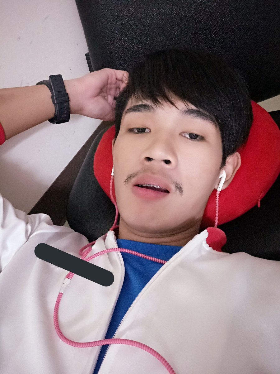 ApiwatMHK's tweet photo. กิ่นอิ่ม นอนหลับ 
เล่นโทรศัพท์ กลับบ้านสบาย
#บริษัทแห่งหนึ่ง https://t.co/AgHmmEaK6g