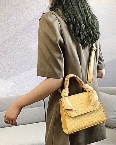ijaaaty's tweet photo. Which one is your fav style? Elegant or Simple? 

RT &amp; REPLY which style do you prefer? i’ll choose one lucky person! 

💛 Victoria Bag.         ❤️ Raflea Bag. https://t.co/luNKNhvF1X