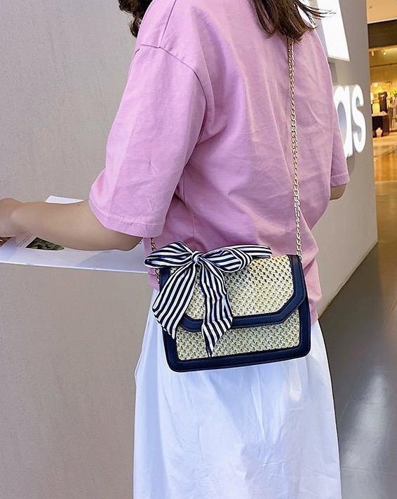ijaaaty's tweet photo. Which one is your fav style? Elegant or Simple? 

RT &amp; REPLY which style do you prefer? i’ll choose one lucky person! 

💛 Victoria Bag.         ❤️ Raflea Bag. https://t.co/luNKNhvF1X