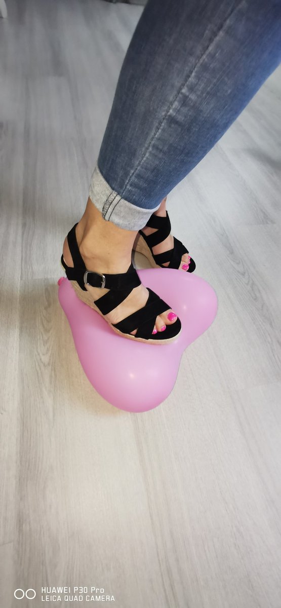 AngeDom4's tweet photo. J'écrase votre sale gueule les putes en dm pour raquer les chiennes 🖕🖕🖕
#moneyslave #moneymiss #paypig
#feet #footjob #happyslaping #crushing #pietinement #paypal #heels #COVIDー19 #soumis https://t.co/W0tRudSIyP