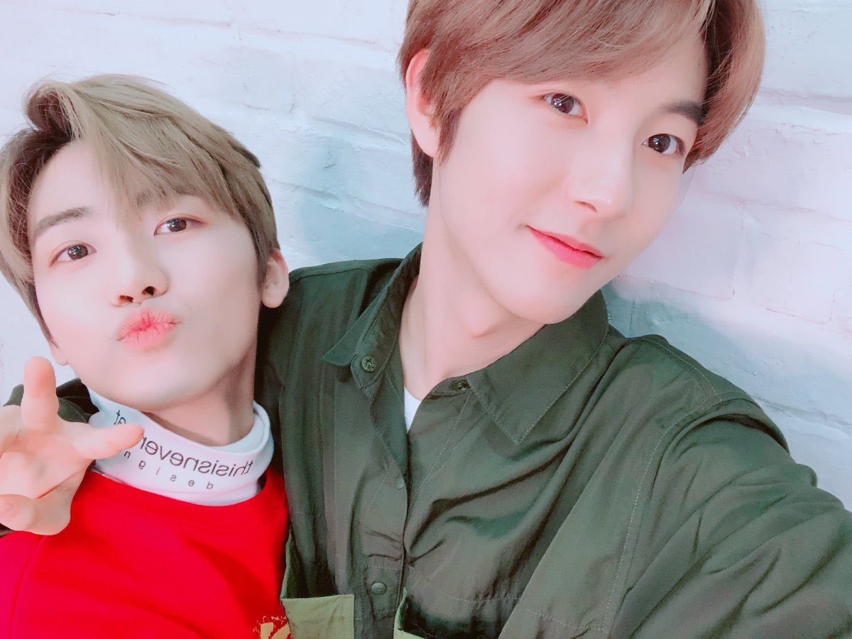 all renmin selcas throughout the years: a thread https://abs.twimg.com/emoji/v2/... draggable=