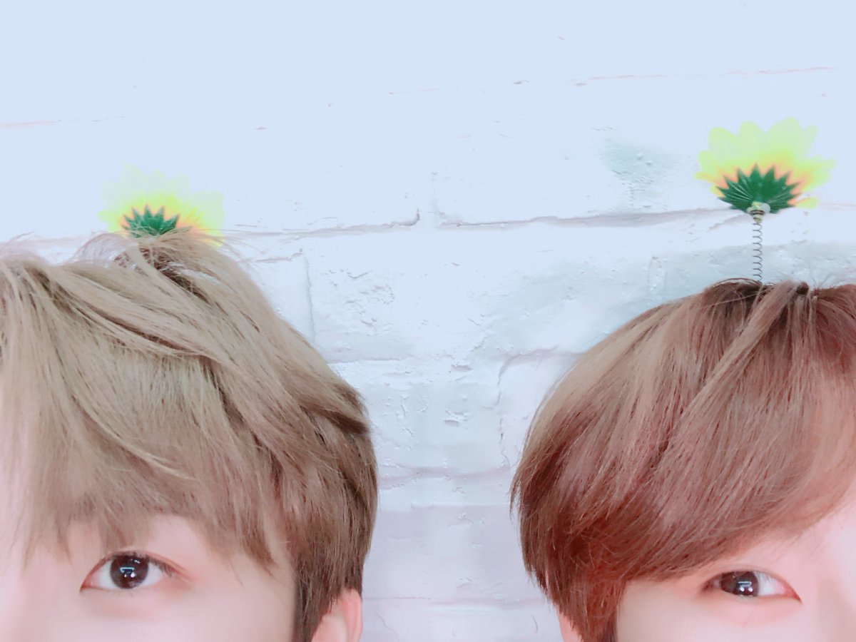 all renmin selcas throughout the years: a thread https://abs.twimg.com/emoji/v2/... draggable=