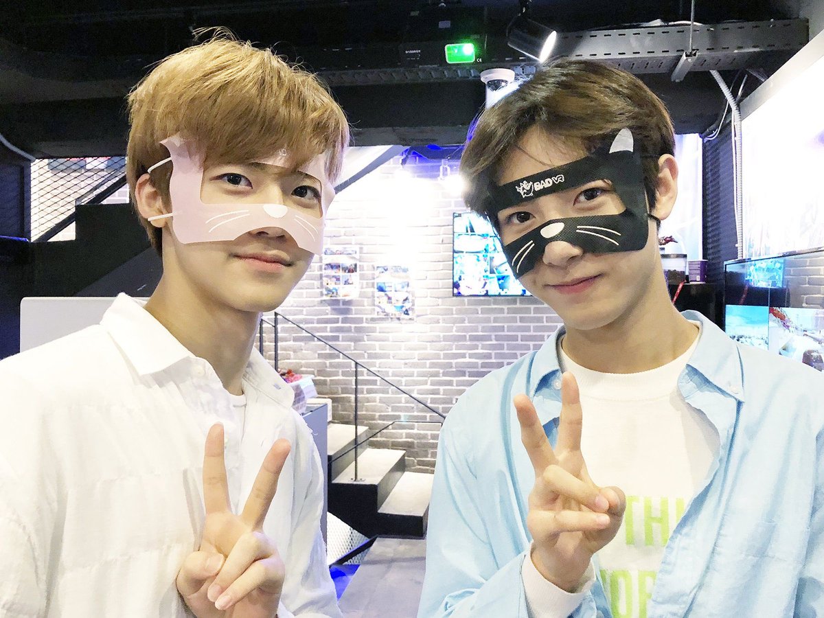 all renmin selcas throughout the years: a thread https://abs.twimg.com/emoji/v2/... draggable=