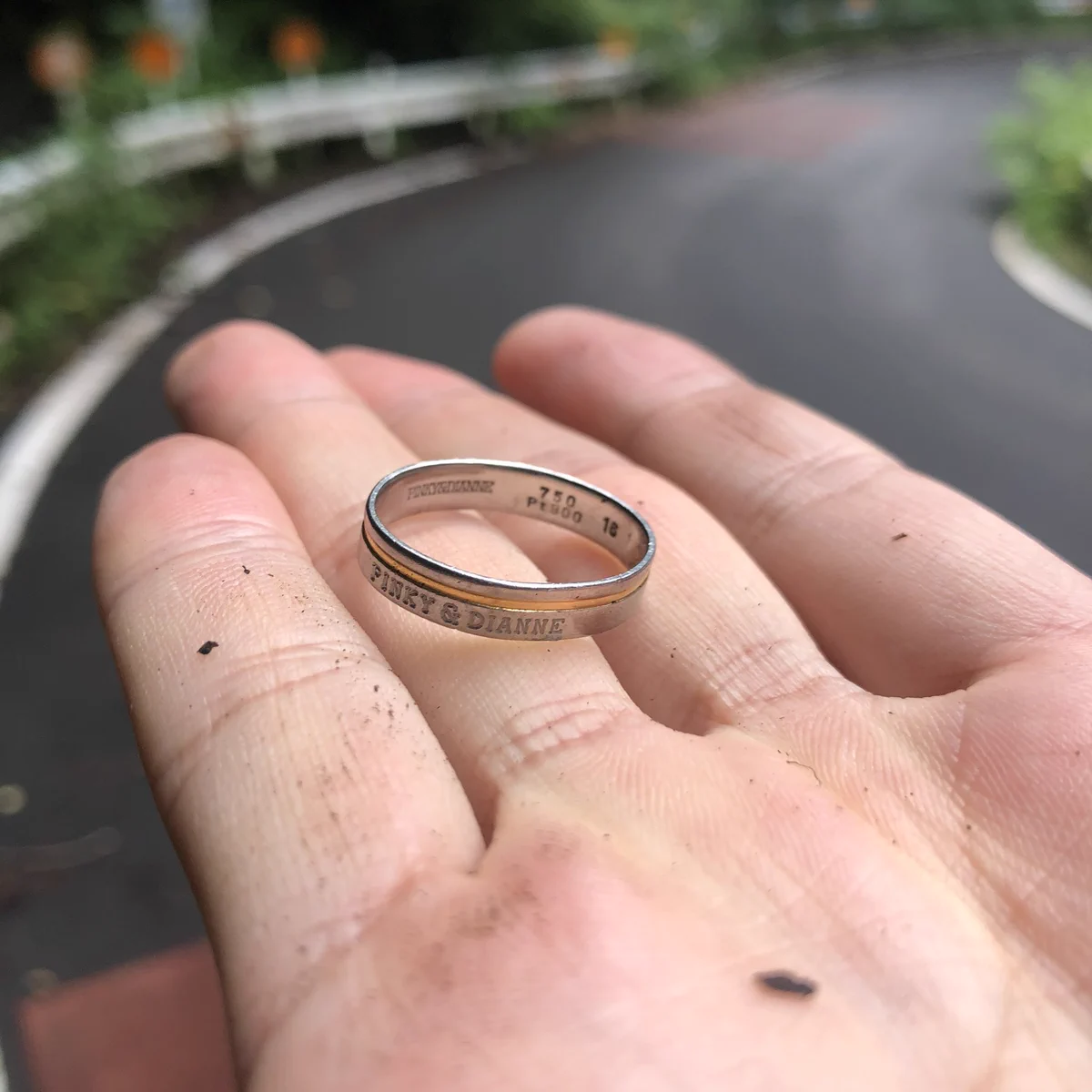 指輪発見！！銀婚式直前に落とした指輪見つかる！！