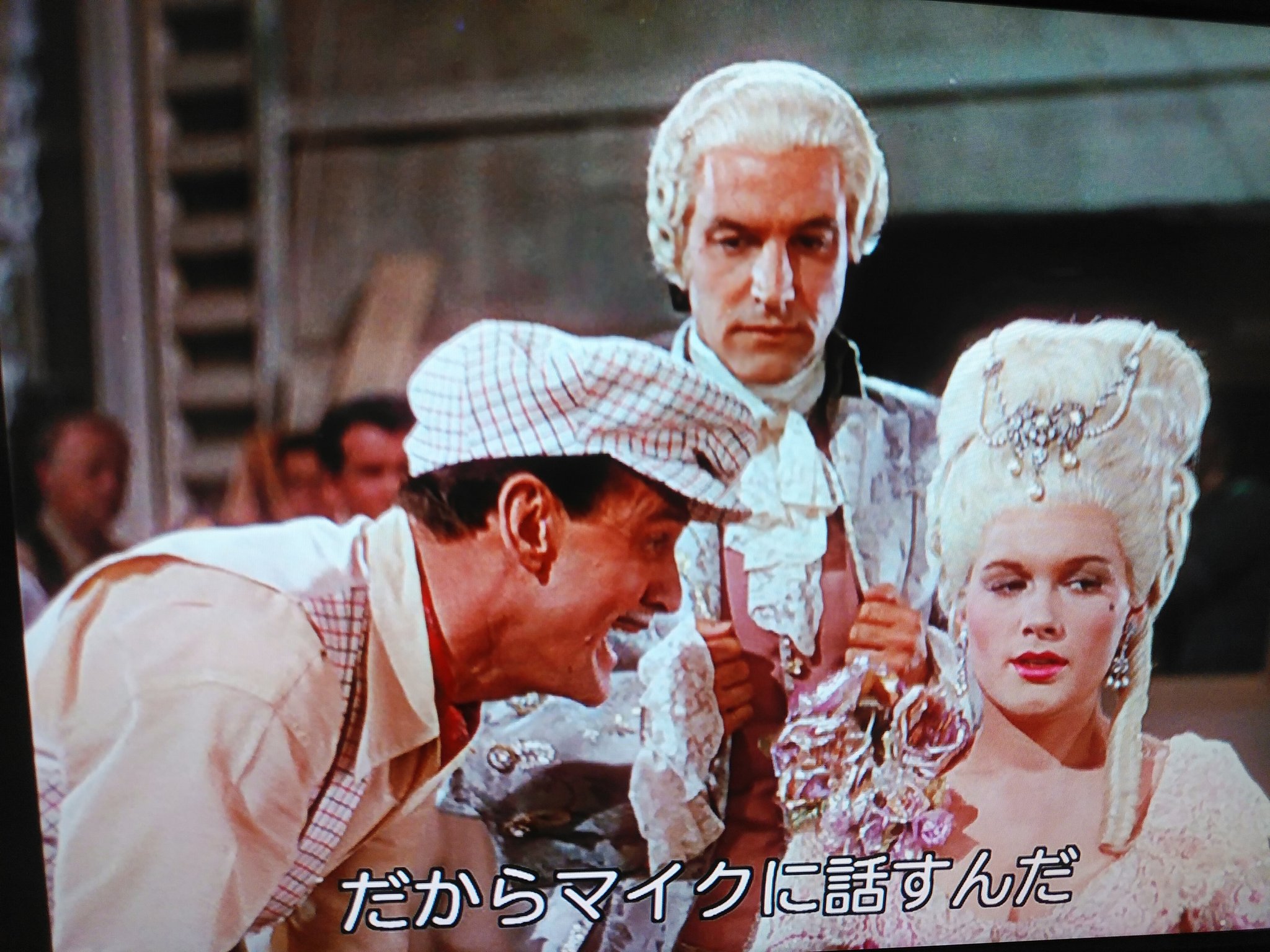 まんまるこ 大好きなミュージカル オールトーキー 音と映像のズレの失敗が無ければ キャシーの歌声は世にでない ラストがハッピー グッドモーニング の３人のダンスと歌も好き ローウエストのワンピースは憧れ 雨に唄えば ジーンケリー デビー