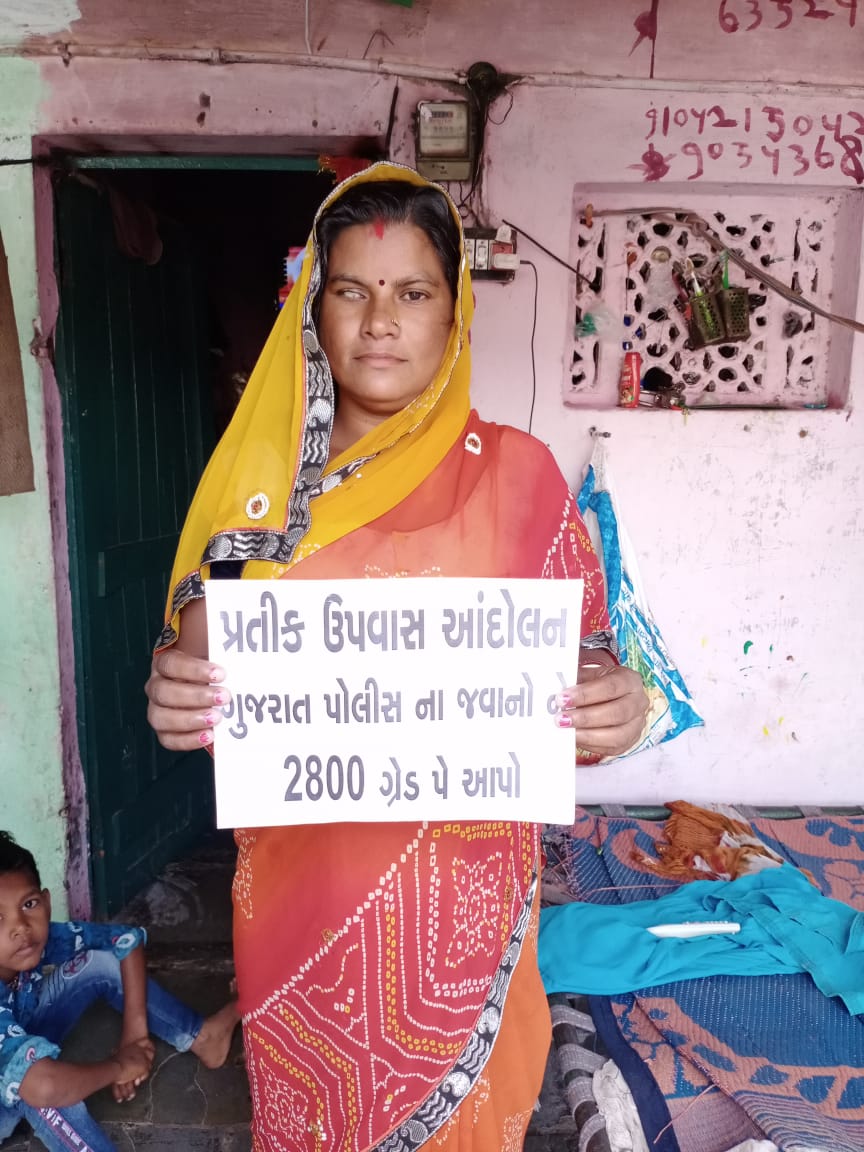 ImranPa08428175's tweet photo. SRP जवानों को स्थायी किया जाय तो इससे जवनो के साथ साथ, सरकार को  करोड़ो रूपये का फायदा होगा
#પ્રતીક_ઉપવાસ_આંદોલન https://t.co/mlMaxEFkax