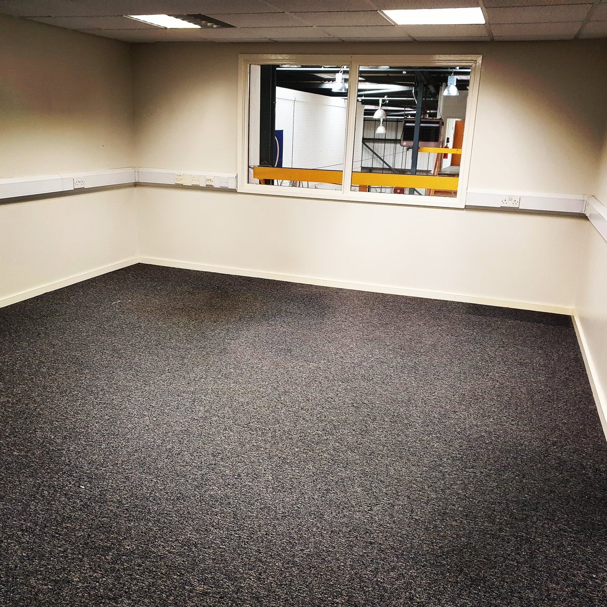 intlhouse1's tweet photo. Selection of #offices, #suites #workshops and archive rooms available right now in #canvey
Ideal for #startup businesses, #soletrader expanding #businesses and people just looking to separate #work and #homelife 
Contact our team today to discuss options 📲  DM
#smartworking https://t.co/LKOeJIm9y1