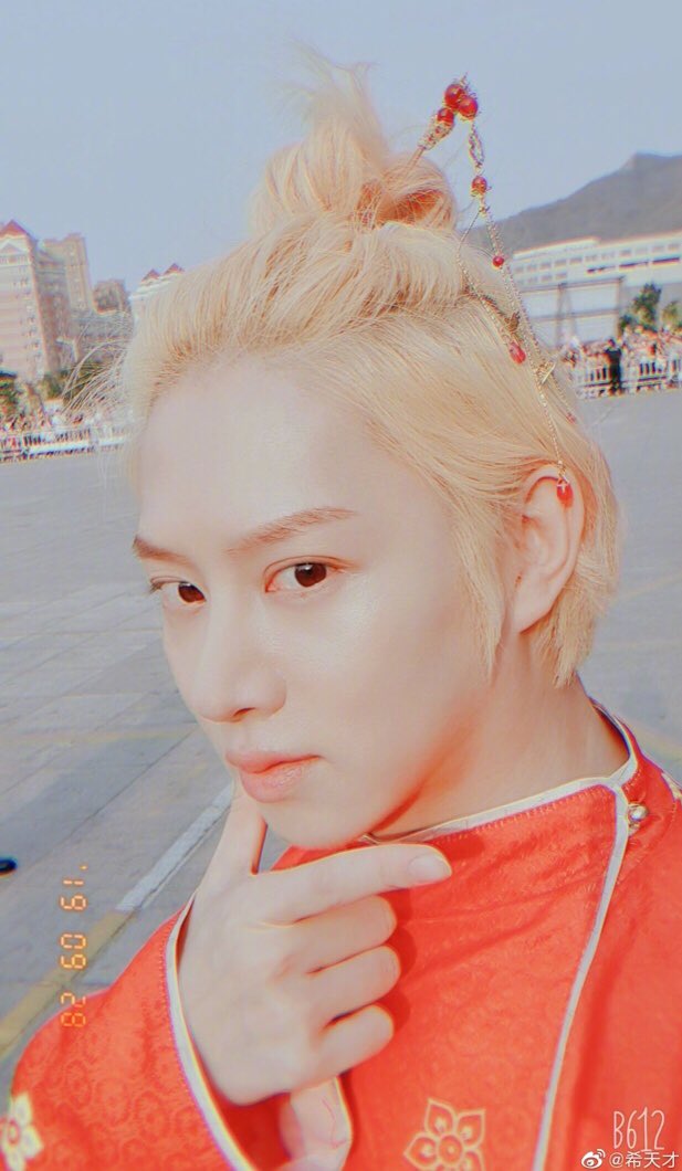 Heechul (Kim Heechul) born: 1983.07.10-Can be a savage-Earned the nickname “Kim Condom” because woman feel safe around him-A human jukebox-Girl Group dance genius-King of connections-An amazing vocalist -Only deserves love-Permanent member of show “Knowing Bros”