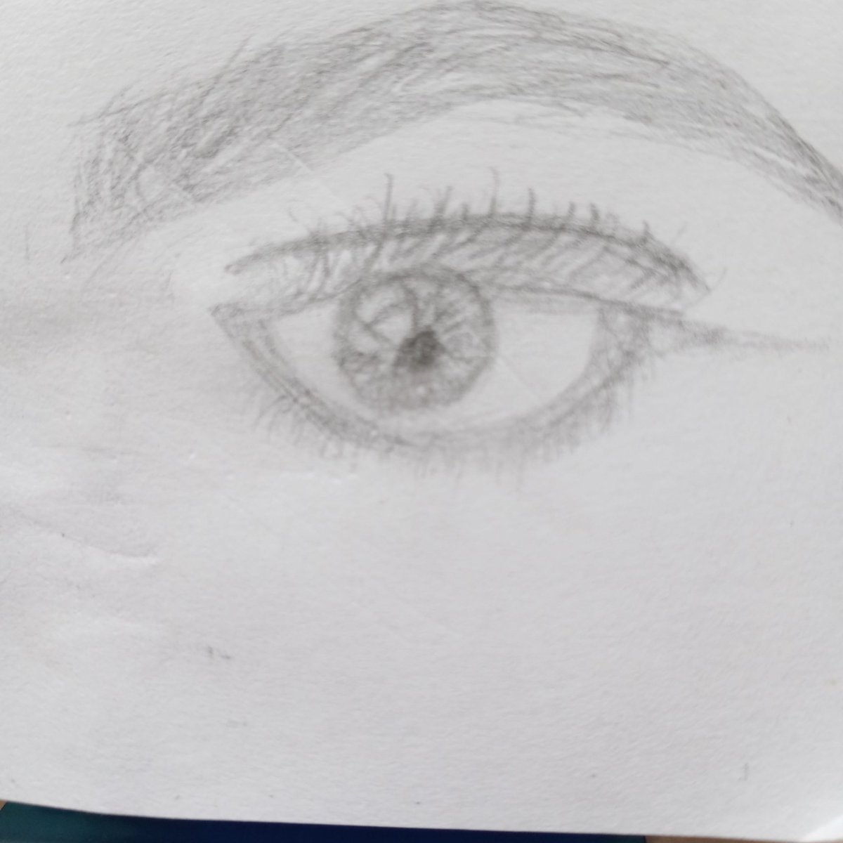 BeLL48456914's tweet photo. Today I'm challenge myself to drawing my eyes and looking from mirror.  Actually I'm don't have any basic about drawing.. just drawing because I want to release my stress from my drawing paper.. #picasso #LeonardoDiCaprio #leonardodavinci #drawingwhileblack https://t.co/qbneZi8CIQ