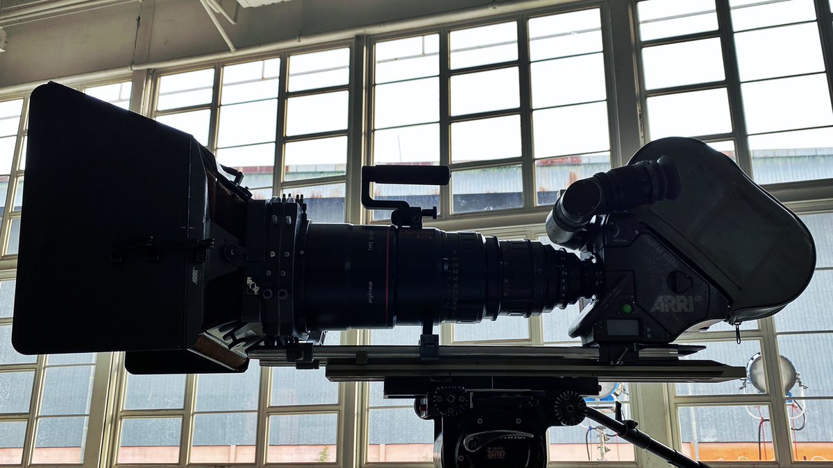 Tone02423804's tweet photo. SHOOT 🎥 🎬#cinematographer #cinematography #directorofphotography #dop #thaifilmcrew #arri #arri435  #hedenwirelessfocus #hedencarat #setlife🎥 #setlife🎬 #setlife #cartonisocial #gripfactorymunich https://t.co/yrAK3WYi4v