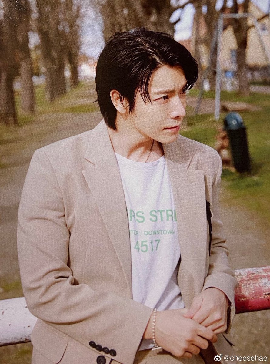 Donghae (Lee Donghae)Born: 1986.10.15-A whole baby-Cries easily-Every member has a soft spot for him-Has almost caused them to disband-He brings the members together-A genius when it comes to writing songs-His singing voice is so beautiful -He’s a really good dancer