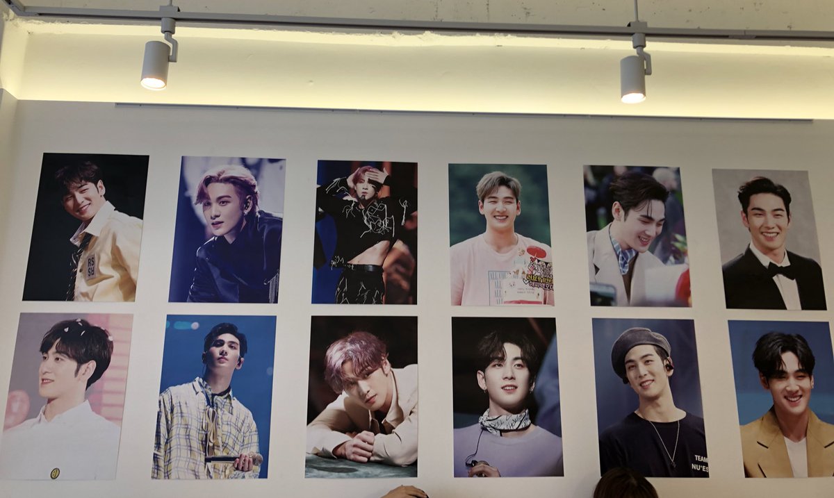 oddtseun's tweet photo. 배꼬미 마카롱 못먹을까봐 광광거리면서 뛰어갓는데 다행히 있었다 ^__^,, 그자리에서 먹었는데 이쁜데 너무너무 맛있기까지 했다 721 키링을 끝으로 키링 세개 다 모앗당 >< 띠부띠부도 너무귀여워용 이쁜 사진들도 잘봤습니다 💕 
#HAPPY_SUMMER_BOY
#동호와_해피_FLEX https://t.co/aosRP2sOUV