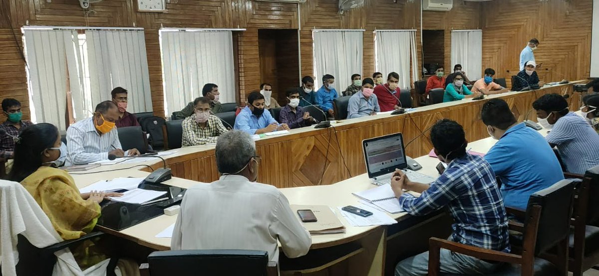 CdoHardoi's tweet photo. Review of activities of NRLM, including training of SHG mates, uniform stitching, new SHG formation, bank linkage, inclusion of pravasi parivar through SHGs, making of rakhis and other festive articles etc.

@dmhardoi 
@MukeshMeshram 
@CMOfficeUP https://t.co/HaYl13MEae