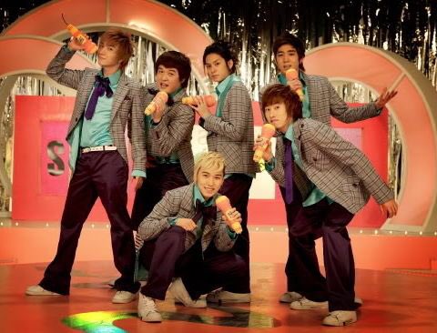 Super Junior-TThis is a trot subunit with Leeteuk, Heechul, Kangin, Shindong, Sungmin and Eunhyuk. They debuted on February 23rd 2007 with Rokkugo.