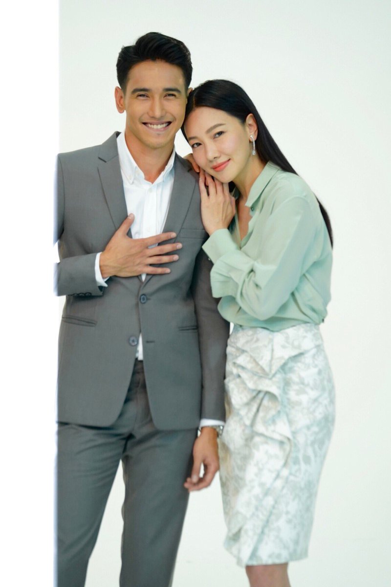 daradaily's tweet photo. 🎬 มาแล้วจ้าแม่!! เสิร์ฟออเดิ��์ฟ มือเที่ยง ภาพฟิตติ้งที่แรกละคร "กระเช้าสีดา" ทางช่องวัน31 

👀ให้ภาพเล่าเรื่องไปก่อน "แม่นุ่น" 🎬🎬สวยมาก "กรีน" มวยถูกหมัด...ลงจอเมื่อไหร่ไฟร้อนลุกท่วมจอ🔥🔥

#นุ่นวรนุช #กรีนอัษฎาพร #ปีเตอร์ #ก็อตจิรายุ #กระเช้าสีดา #ดาราเดลี่  #daradaily https://t.co/goafnnsRxT