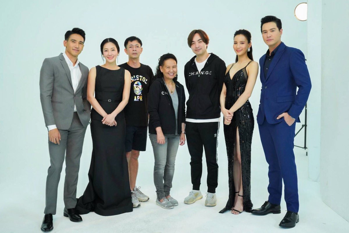 daradaily's tweet photo. 🎬 มาแล้วจ้าแม่!! เสิร์ฟออเดิ��์ฟ มือเที่ยง ภาพฟิตติ้งที่แรกละคร "กระเช้าสีดา" ทางช่องวัน31 

👀ให้ภาพเล่าเรื่องไปก่อน "แม่นุ่น" 🎬🎬สวยมาก "กรีน" มวยถูกหมัด...ลงจอเมื่อไหร่ไฟร้อนลุกท่วมจอ🔥🔥

#นุ่นวรนุช #กรีนอัษฎาพร #ปีเตอร์ #ก็อตจิรายุ #กระเช้าสีดา #ดาราเดลี่  #daradaily https://t.co/goafnnsRxT