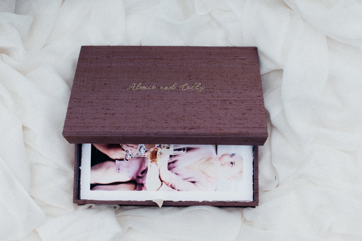 qtalbums's tweet image. Clamshell PrintBox - your prints deserve to be stored in this hand-made piece of art! 

Choose from linen, silk or velvet options
#clamshellbox #qtalbums #teamqt #tuesdayvibes