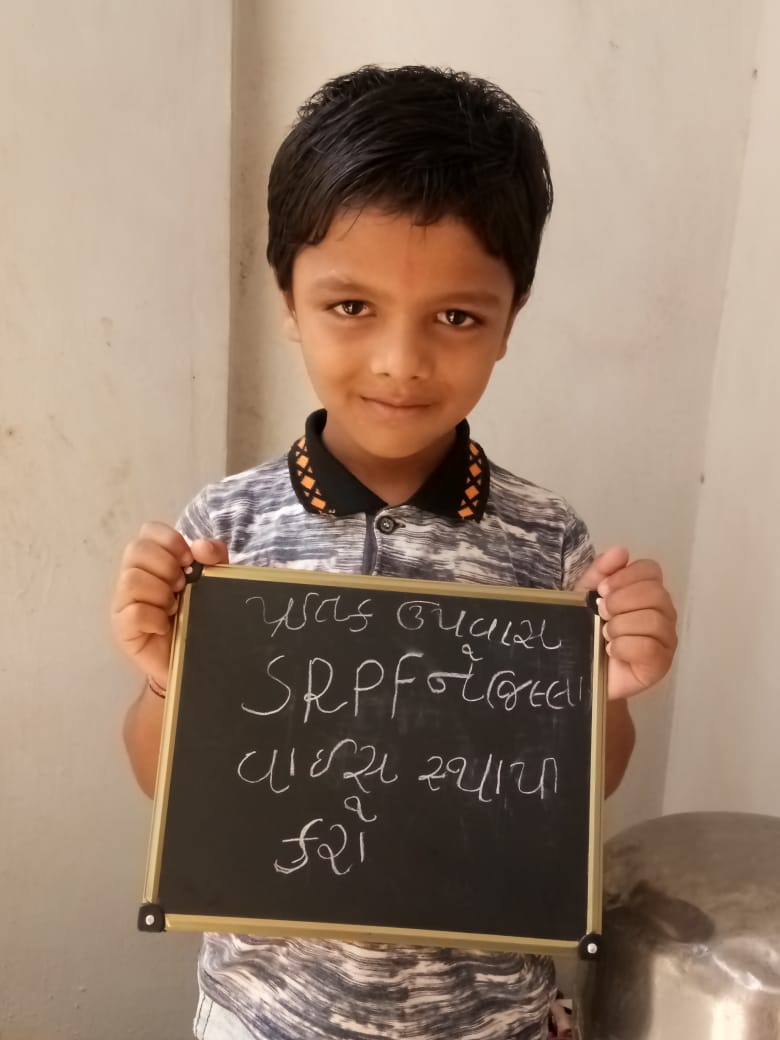 #પ્રતીક_ઉપવાસ_આંદોલન
#પ્રતીક_ઉપવાસ_આંદોલન <a href="/vijayrupanibjp/">Vijay Rupani Memorial</a> <a href="/PradipsinhGuj/">Pradipsinh Jadeja</a> <a href="/ShankersinhBapu/">Shankersinh Vaghela Bapu</a> <a href="/isudan_gadhvi/">Isudan Gadhvi</a> <a href="/Gopal_Italia/">Gopal Italia</a> <a href="/Zee24Kalak/">Zee 24 Kalak</a> <a href="/VtvGujarati/">VTV Gujarati News and Beyond</a>
અમારી ખલી એક જ માંગ છે કે એમને જિલ્લા મા નોકરી આપો અમે ક્યાં એવું કીધું કે અમારે નોકરી નથી કરવી ખલી જિલ્લા મા નોકરી આપો બસ