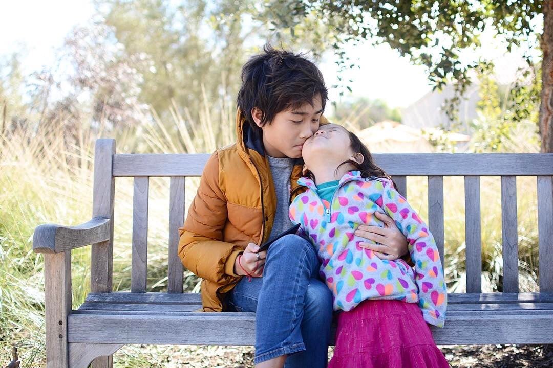 Братики с разницей в 2 года. Оптимальная разница в возрасте между детьми. Братья с разницей в 2 года. Мама с 2 детьми. Ребенок 2 года.