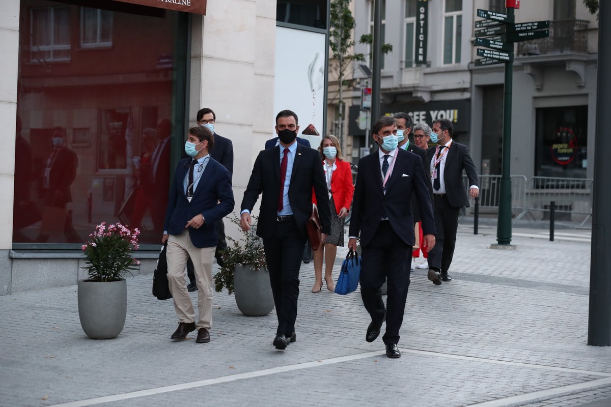 Los grandes acuerdos tienen detrás muchas horas de trabajo. Mi reconocimiento y gratitud a los empleados públicos que han defendido con brillantez y eficacia los legítimos intereses de nuestro país. Sin ellos/as no habría sido posible este acuerdo histórico para Europa y España.