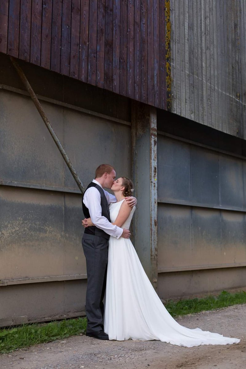 _LauraLou's tweet photo. Alice &amp; Ed having a lil smooch by the barn at @WortonHall ❤️

I love the little intimate moments like this away from the hustle of a Wedding day. It's a moment to catch your breath and realise you finally tied the knot! 🎉 Woo!

#weddingphotographer #ukwedding #northeastweddings https://t.co/WAYK4mKO1a