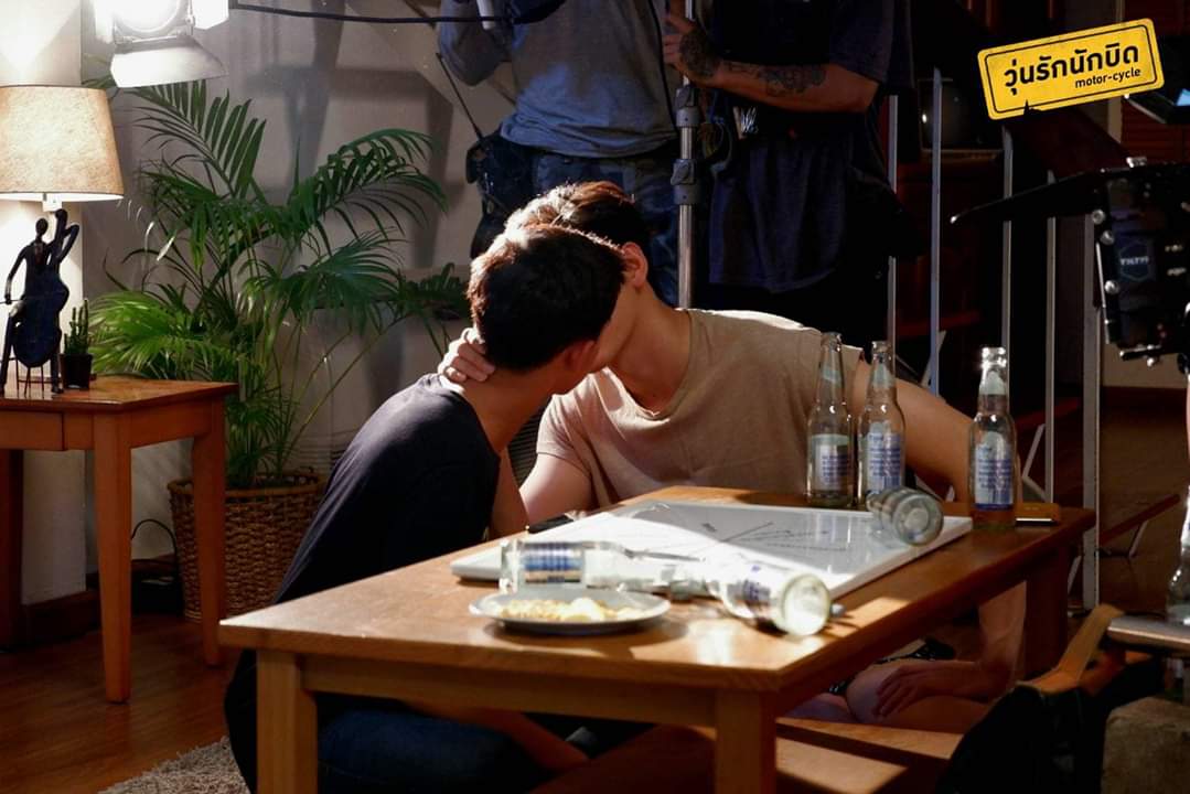 BLUPDATE2020's tweet photo. DID YOU KNOW THAT #MotorcycleTheSeries #วุ่นรักนักบิด OFFICIAL TEASER reached 1M Views on LINETV? But we don't have any update from them. 😂
INTERFANS LINK: https://t.co/LkVy6uKQ4j https://t.co/lvYHCbz8mb