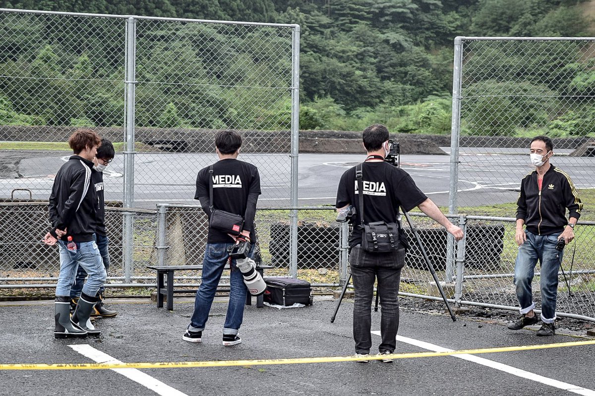 i_k_c_rs13's tweet photo. 7/18
ドリ撮り
ドリ撮りは、カメラマン様も主役。
ということで、メディアカメラマンをメインとしたフォルダも作ってみました😁
(イエローテープから先は、カメラマンエリアになります)
#ドリ撮り
#RISE1
#ステッカーのことならRISE1
#studio_itasan
#JOY_BACE
https://t.co/gnktpSw2N0 https://t.co/cd3WrVnnnw