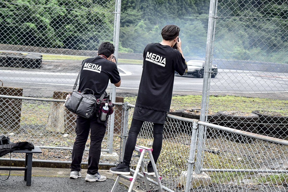 i_k_c_rs13's tweet photo. 7/18
ドリ撮り
ドリ撮りは、カメラマン様も主役。
ということで、メディアカメラマンをメインとしたフォルダも作ってみました😁
(イエローテープから先は、カメラマンエリアになります)
#ドリ撮り
#RISE1
#ステッカーのことならRISE1
#studio_itasan
#JOY_BACE
https://t.co/gnktpSw2N0 https://t.co/cd3WrVnnnw