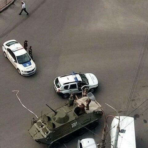 Police deployed armored vehicle on the scene in Lutsk  https://liveuamap.com/en/2020/21-july-police-deployed-armored-vehicle-on-the-scene-in-lutsk  #Ukraine