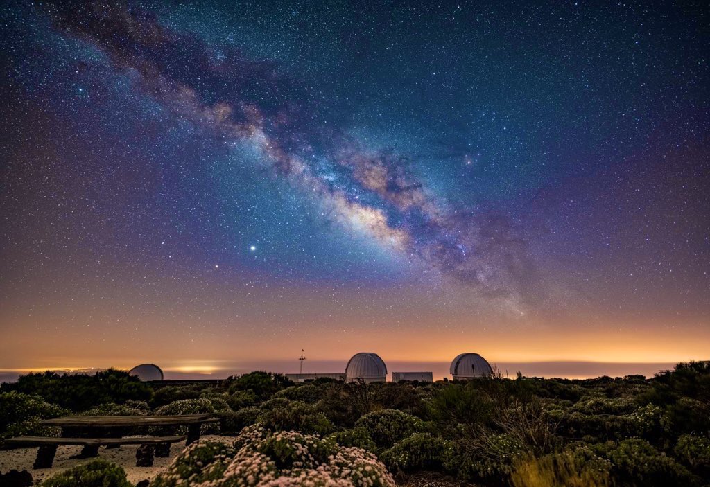 Legendary photo of the Milky Way at Teide Observatory by Petri Kehusmaa. #KIS