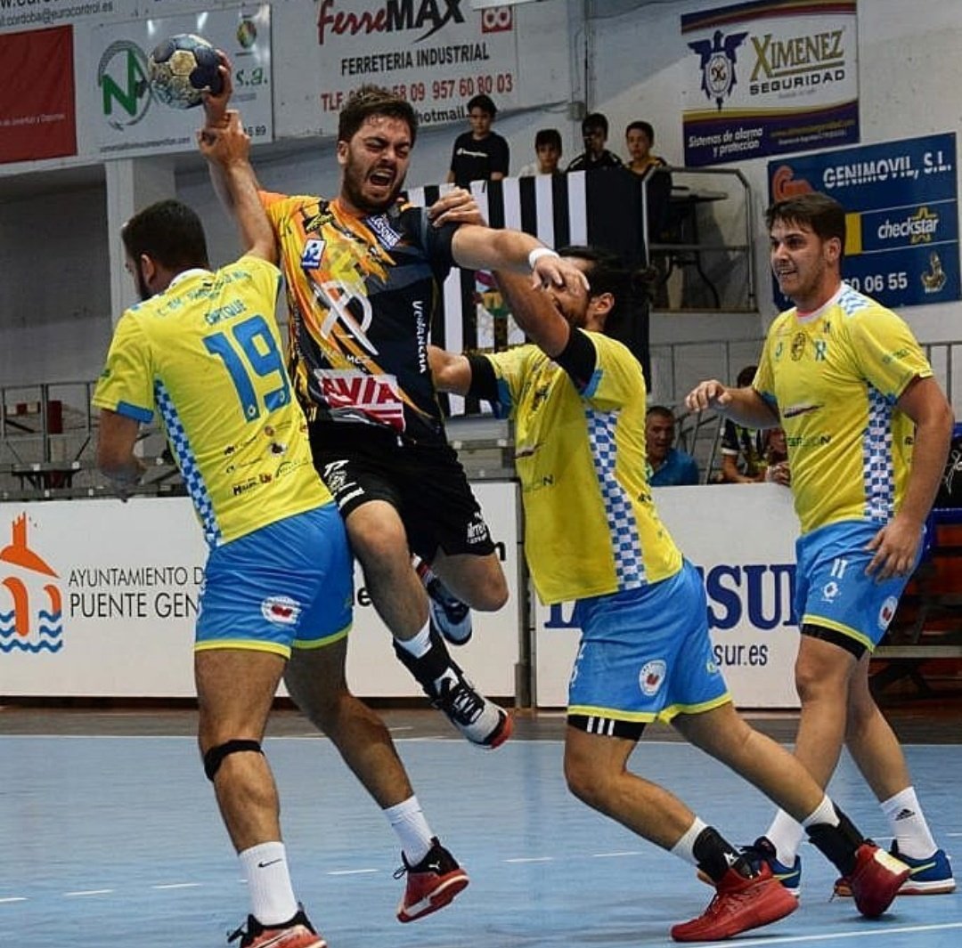 BmXimenez's tweet photo. 📢📣 RENOVACIÓN 📣📢

José Baena (@joseleke7) renueva su compromiso por una temporada más 👌🏼💯 

"El profe" en la faceta ofensiva nos seguirá deleitando con su masterclass 👨🏽‍🏫🤾🏽‍♂️

#VamosMiGenil #VamosAX #FuelleIsBack https://t.co/fDzP0vSX0O