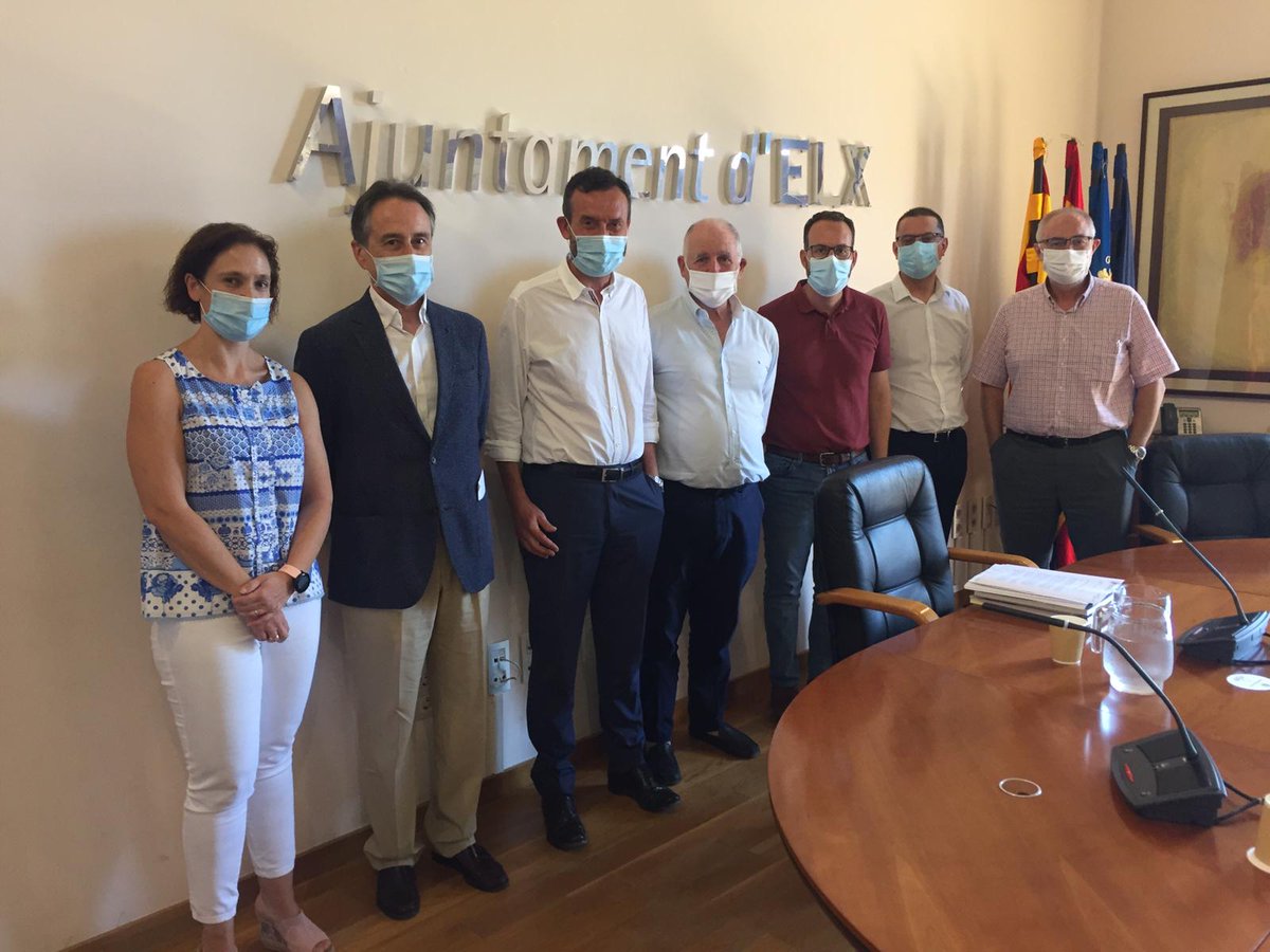caminoscv's tweet photo. El Colegio de Caminos mantiene una reunión con el Ayuntamiento de Elche para acordar vías de colaboración. La finalidad es continuar modernizando y transformando las infraestructuras de #Elche, con el objeto de crear una ciudad más sostenible. 
#CaminosCV #Infraestructuras https://t.co/HqYnDTMUtd