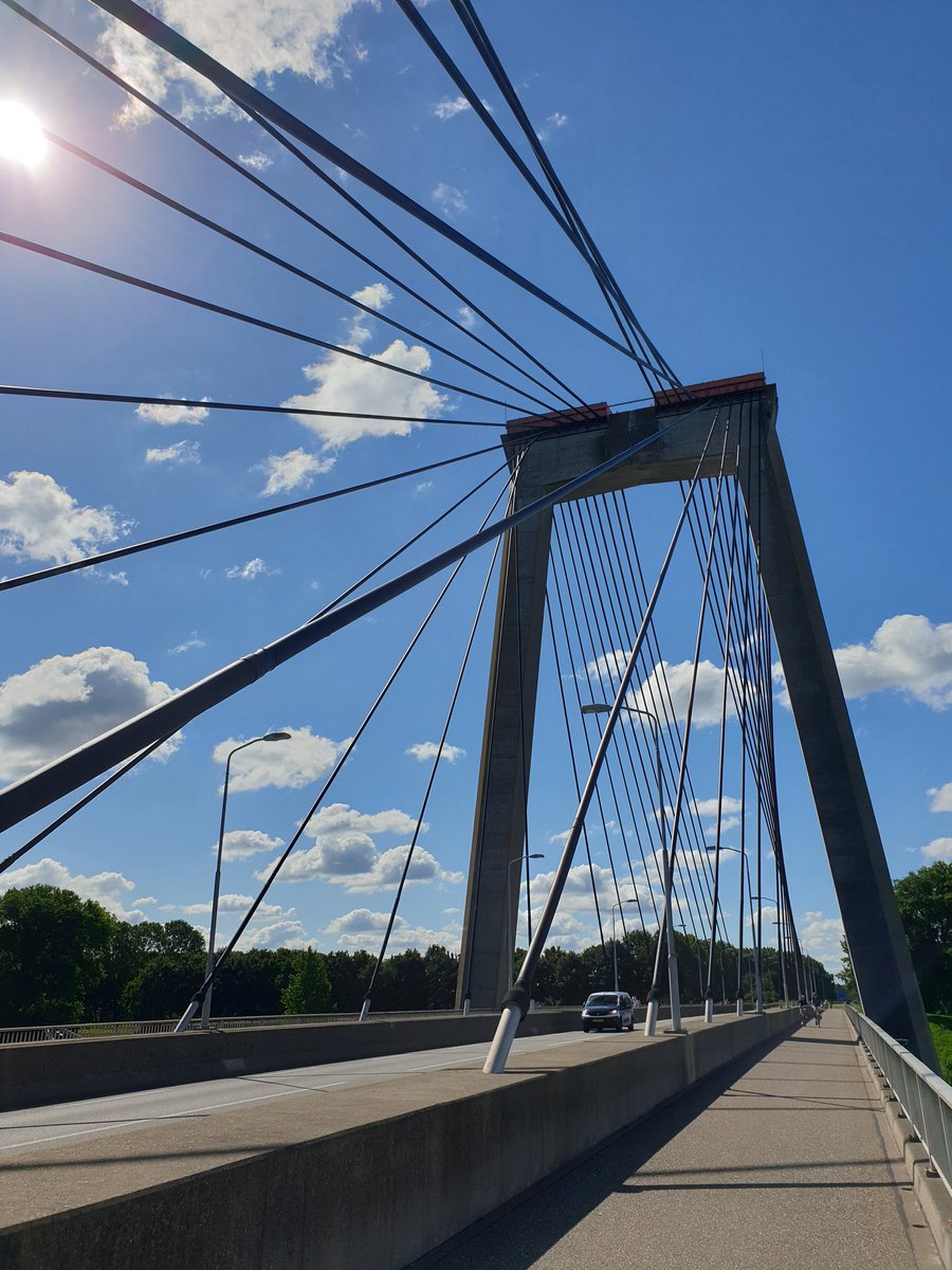 Martin1960's tweet photo. En dat is drie! Over de #Maas bij #Heusden. Inmiddels in #Heesbeen 😎🚴‍♂️☀️ https://t.co/urIweCiGxU