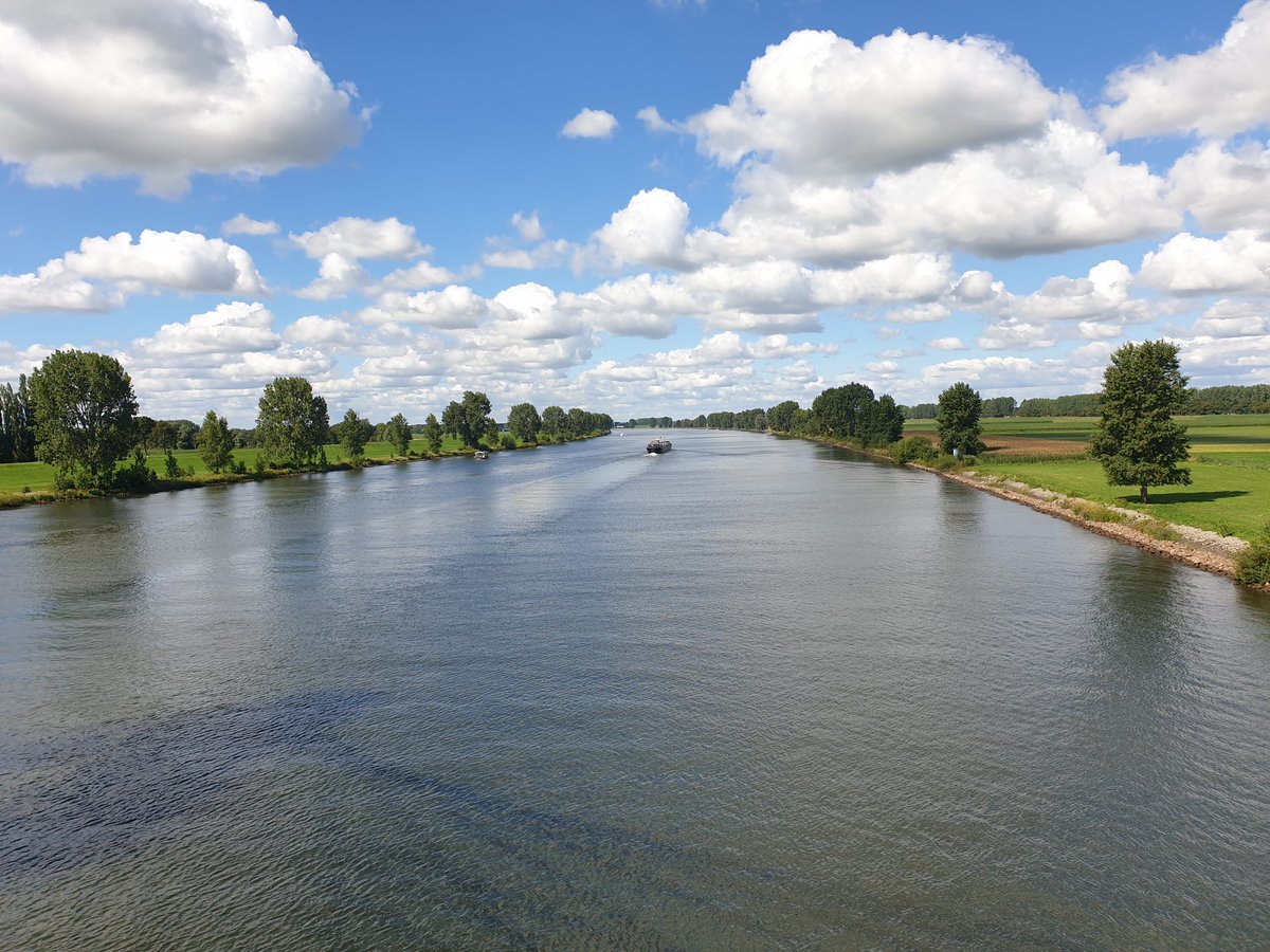 Martin1960's tweet photo. En dat is drie! Over de #Maas bij #Heusden. Inmiddels in #Heesbeen 😎🚴‍♂️☀️ https://t.co/urIweCiGxU