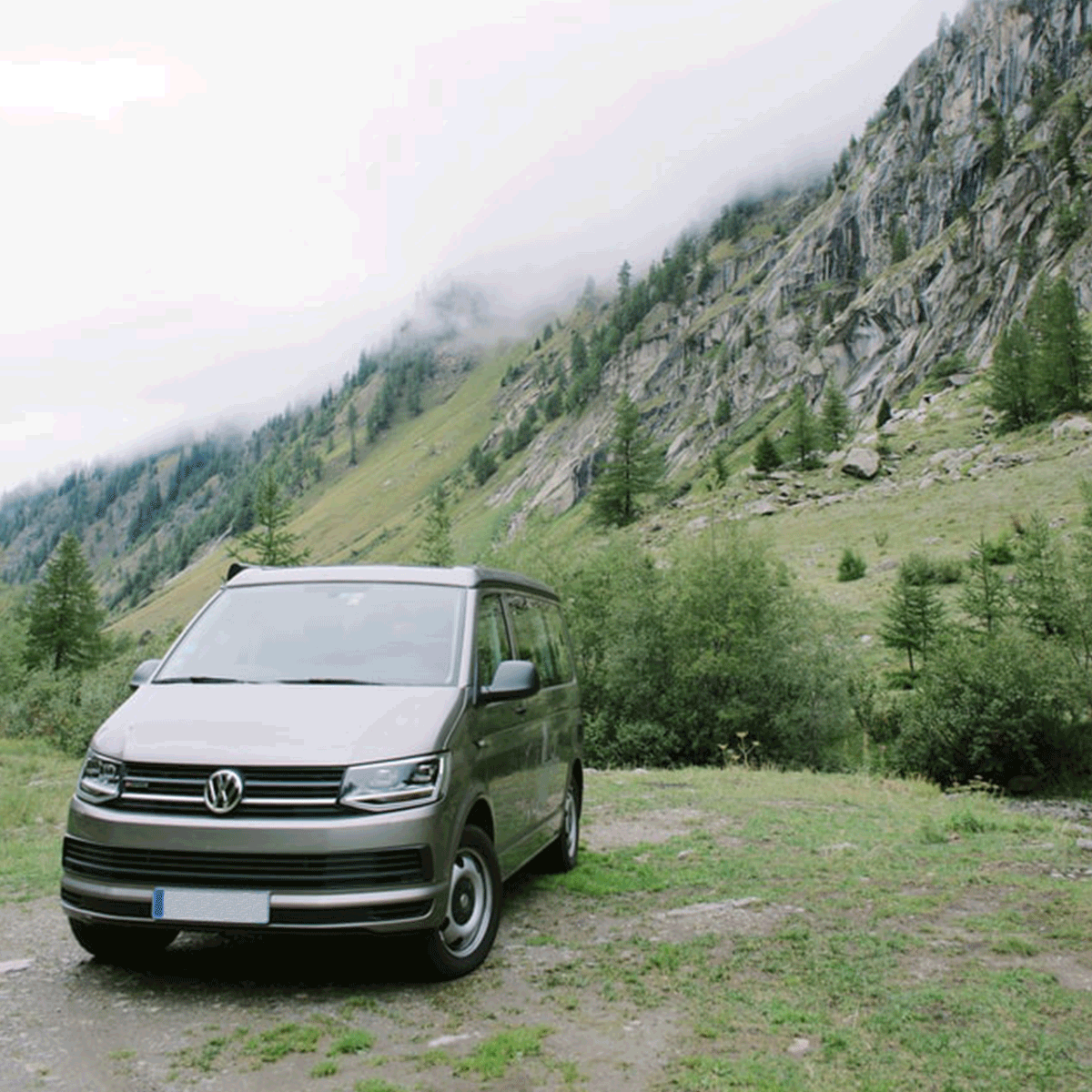 Ensemble, au plus près de nos montagnes 🏔  #volkswagen #volkswagenutilitaires #jeanlain #instacars #instavan