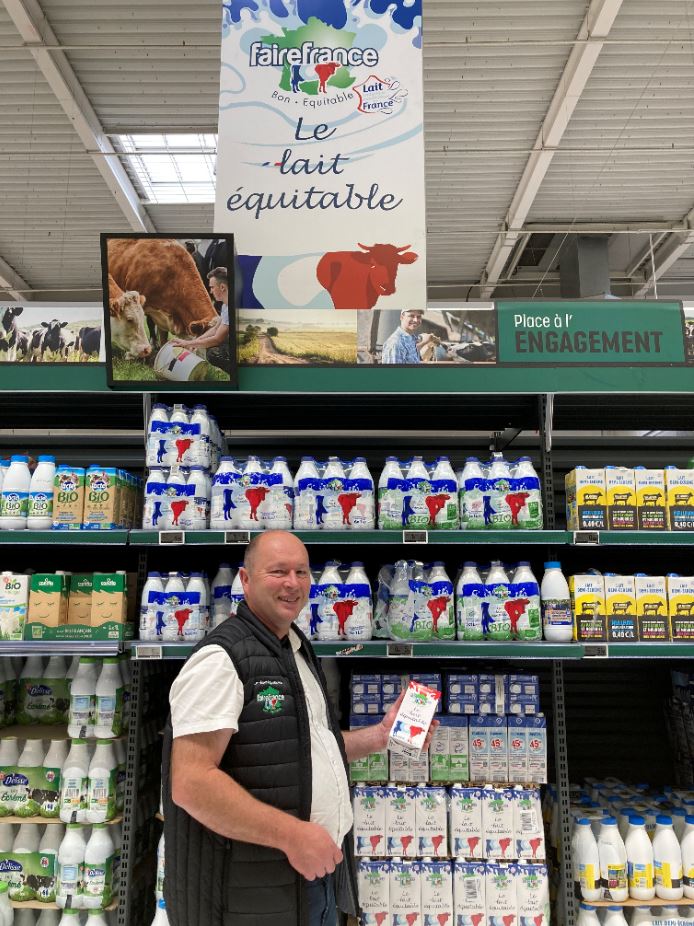 Fairefrance's tweet photo. @JLPRUVOT président de @Fairefrance au @Leclerc #SaintBriceCourcelles @LeclercBonPlan
Brique de #LaitEquitable géante, toute la gamme demi-écrémé/ #BIO / #CrèmeDesEleveurs & #LaitEntier Com'Avant. Bravo & merci de mettre en avant le travail des #agris #FaireFrance !! 😍👍👏😊 https://t.co/I9eMWGxoHm