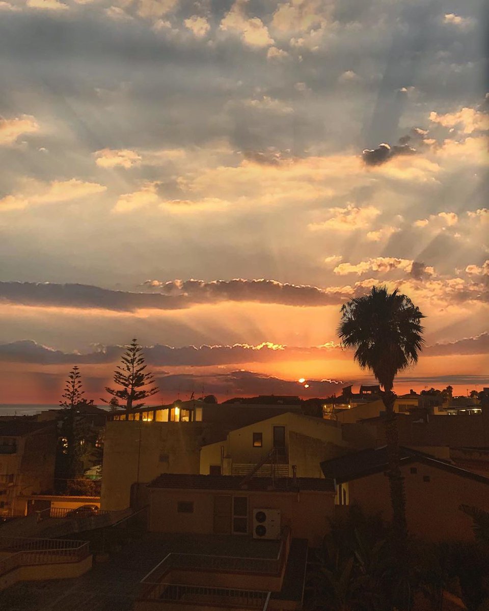 Sicily_Transfer's tweet photo. The best view from my rooftop.

Sunset at Donnalucata.

#donnalucata #bestview #view #sicily #sicilia_super_pics #photography #sunset #sunsetphotography #landscapephotography #italy https://t.co/KWDCkyajsR