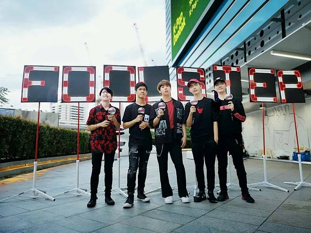 Marksvpfanclub's tweet photo. ❤️21.07 วันนี้เมื่อ1ปีที่แล้ว กับการรวมพลที่ยิ่งใหญ่ของ Foolstep x Fools
#Fools #FoolStep
#FoolStepTears
#FOOLSTEP1STSINGLE
@foolstepband https://t.co/iAsT9QCEIp