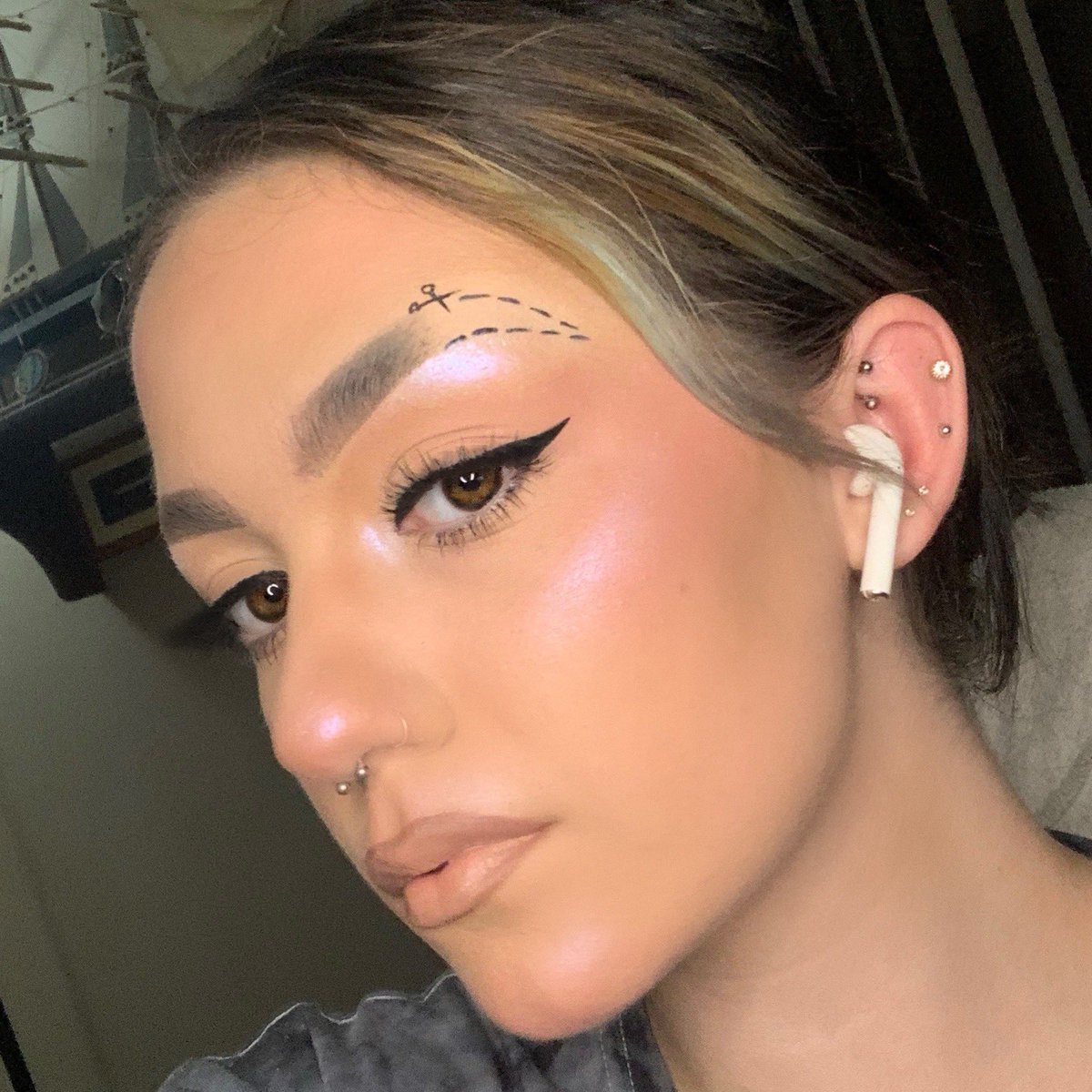 emilyyxmua's tweet photo. cut on the dotted line✂️ https://t.co/vT8g6PNwFr