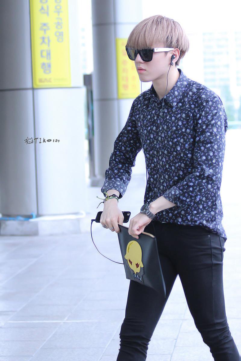 rememberyugyeom's tweet photo. 150721 Yugyeom at GIMPO airport, going to Japan © Tik0124

#throwback #유겸 #yugyeom #김유겸 #갓세븐 #got7 https://t.co/XcRvkuVTEX