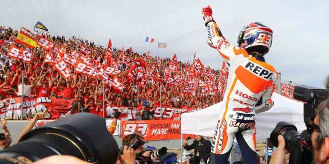 maxi9373's tweet photo. Forza Campione! 💪🏻💪🏻💪🏻❤️❤️❤️
#getwellsoonMarc #10together93 #IAM93 @marcmarquez93 @FanClubMM93 #marquezstyle https://t.co/9fnEmK5lCd